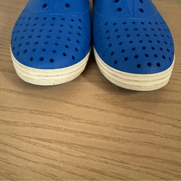 Native Miller Slip On Water Shoes Beach Size 5 - Picture 2 of 6